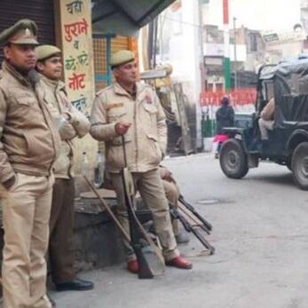 SP बोले- भड़काऊ नारेबाजी से सुलगा कासगंज, राजनीतिक साजिश की आशंका