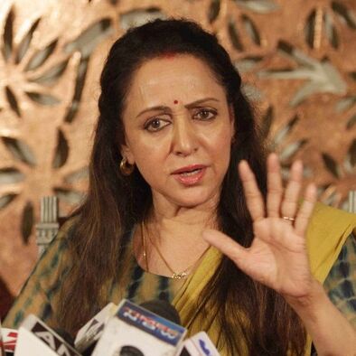 हेमा मालिनी ने डाला कमला मिल्स की आग में घी, मुंबई के लोग हुए नाराज