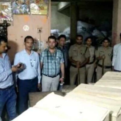 भाजपा नेता के गोदाम में छापा, टैंक में 550 लीटर बदबूदार दूध, खाद्यान्न का अवैध भंडार देख उड़ गए होश