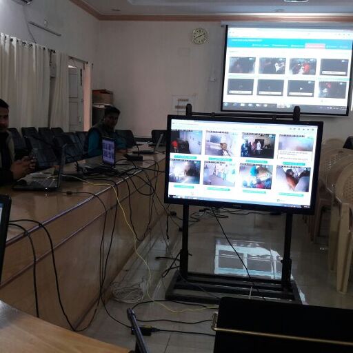 वाराणसी: नगर निकाय के लिए वोटिंग जारी, हाईटेक कंट्रोल रूम से हो रही है निगरानी