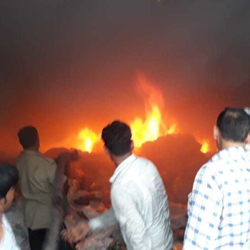 चंदौली में डीजे कोर्ट में लगी आग, सौ से अधिक फाइलें जलकर राख