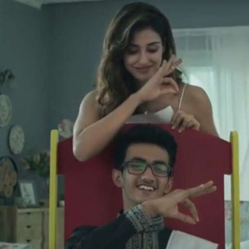 VIDEO: दिशा पटानी ने रक्षाबंधन से पहले ही दिया भाई को गिफ्ट, लाखों लोगों ने किया लाइक VIDEO: दिशा पटानी ने रक्षाबंधन से पहले ही दिया भाई को गिफ्ट, लाखों लोगों ने किया लाइक