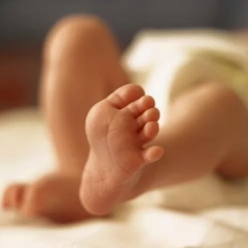 मरी हुई मां के पेट से 10 दिन बाद निकला जिंदा बच्चा, अजीबो-गरीब नजारा देख डॉक्टर्स हुए हैरान