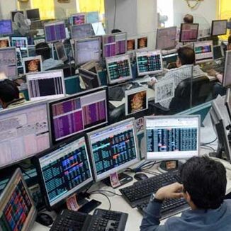 सेंसेक्स 240 अंक चढ़कर 35165 के स्तर पर, पीएसयू शेयर्स में हुई खरीदारी