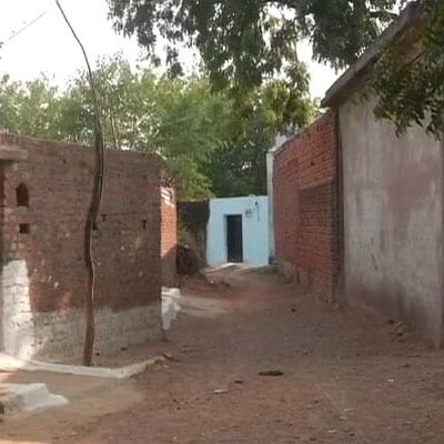 इस गांव में रहते हैं सिर्फ बच्चे और बुजुर्ग, वजह हैरान करने वाली इस गांव में रहते हैं सिर्फ बच्चे और बुजुर्ग, वजह हैरान करने वाली