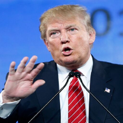 डोनाल्ड ट्रंप को है शक, शरणार्थियों के काफिले में शामिल हो सकते हैं आतंकी डोनाल्ड ट्रंप को है शक, शरणार्थियों के काफिले में शामिल हो सकते हैं आतंकी