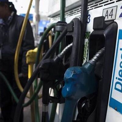 दक्षिण के इस दिग्गज नेता ने दिया पेट्रोल के दामों में 19.34 रुपये की कटौती का फॉर्मूला दक्षिण के इस दिग्गज नेता ने दिया पेट्रोल के दामों में 19.34 रुपये की कटौती का फॉर्मूला