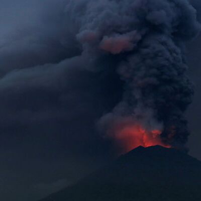 ज्वालामुखी फटने से बाली हवाई अड्डा बंद