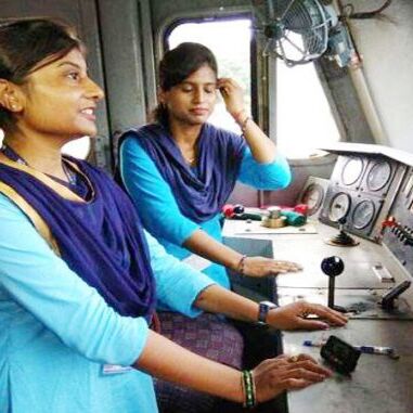 पूर्व मध्य रेलवे- पहली बार दो महिला ड्राइवर और गार्ड ने चलाई मालगाड़ी, बनाया इतिहास