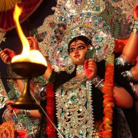 कई सालों बाद बना ऐसा दुर्लभ संयोग, माँ दुर्गा ऐसे करेंगी धन की वर्षा