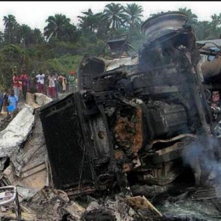 अफ्रीका: कांगो में ऑइल टैंक में हुआ बड़ा धमाका, 60 लोगों की मौत, कई झुलसे अफ्रीका: कांगो में ऑइल टैंक में हुआ बड़ा धमाका, 60 लोगों की मौत, कई झुलसे