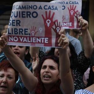 स्पेन में 5 लड़कों ने गैंगरेप कर बनाया VIDEO, कोर्ट ने कहा- ये सहमति से हुआ