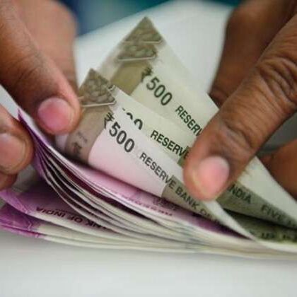 करंट अकाउंट या सेविंग अकाउंट: आपको क्या खुलवाना चाहिए, जानें दोनों में क्या है फर्क करंट अकाउंट या सेविंग अकाउंट: आपको क्या खुलवाना चाहिए, जानें दोनों में क्या है फर्क