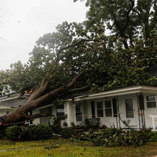 फ्लोरेंस के कारण अंधेरे में डूबा अमेरिका, 7 लाख से ज्यादा घरों की बिजली गुल फ्लोरेंस के कारण अंधेरे में डूबा अमेरिका, 7 लाख से ज्यादा घरों की बिजली गुल