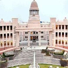 इलाहाबाद हाईकोर्ट ने लगाई सहायक शिक्षक भर्ती परीक्षा की सीबीआई जांच पर रोक