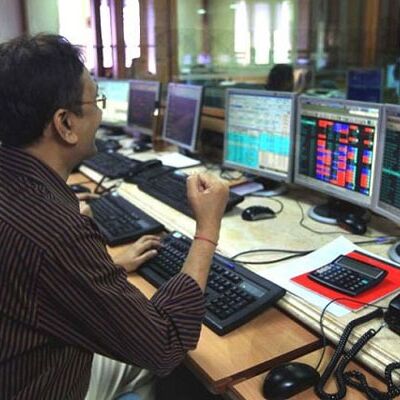 रिकॉर्ड स्तर पर बाजार, सेंसेक्स 33981,निफ्टी 10521 पर खुला