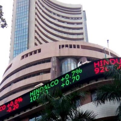 मजबूत रुपये और सस्ते तेल से बाजार में गिरावट पर ब्रेक, सेंसेक्स 34,000 के ऊपर हुआ बंद - उछले एविएशन स्टॉक्स मजबूत रुपये और सस्ते तेल से बाजार में गिरावट पर ब्रेक, सेंसेक्स 34,000 के ऊपर हुआ बंद - उछले एविएशन स्टॉक्स