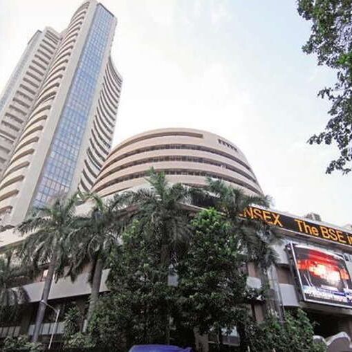 सेंसेक्स 156 अंक गिरकर 35387 के स्तर पर, निफ्टी 10741 पर बंद