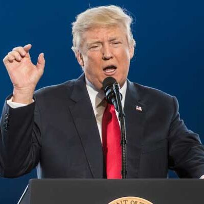 फ्लोरिडा शूटआउट के सर्वाइवर से मिले ट्रंप, टीचरों को दिलाएंगे यह खास ट्रेनिंग