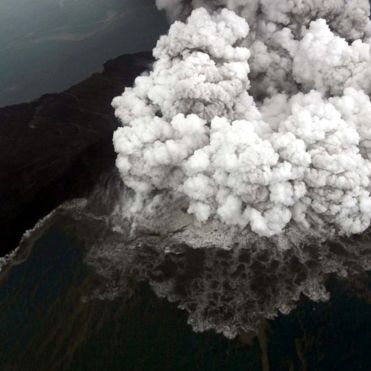 इंडोनेशिया में फिर आ सकती है सुनामी