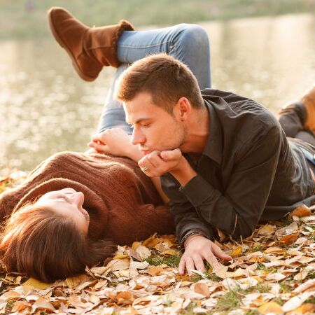 सुबह उठते ही महिलाओं को पति संग जरूर करना चाहिए यह काम