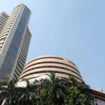 सेंसेक्स 70 अंक गिरकर 35574 के स्तर पर, रियल्टी शेयर्स में बिकवाली