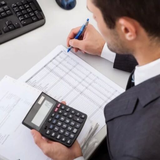 SBI की इस स्कीम में पैसा लगाएं, बस 8 रुपये का खर्च और ताउम्र की टेंशन खत्म