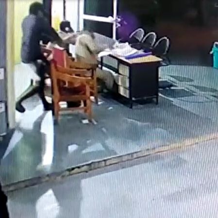 भिंडः आरोपियों ने पुलिस थाने में ही कर दिया पुलिसकर्मियों पर हमला