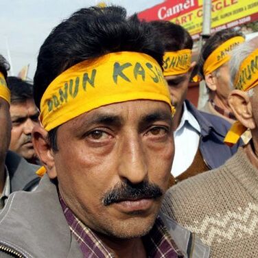 कश्मीरी पंडित निर्वासित जीवन जी रहे कश्मीरी पंडित निर्वासित जीवन जी रहे