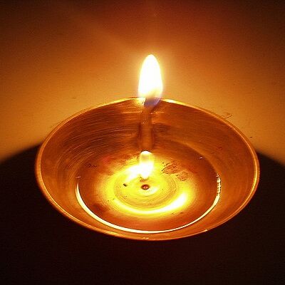 जानिए किस देवी-देवता को कौन सा दीपक दिखाने से मिलता है आर्थिक लाभ