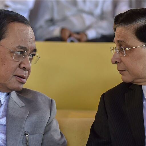 मुख्य न्यायाधीश रंजन गोगोई ने कहा- मैं जैसा हूं, वैसा ही रहूंगा और खुद को बदलने वाला नहीं मुख्य न्यायाधीश रंजन गोगोई ने कहा- मैं जैसा हूं, वैसा ही रहूंगा और खुद को बदलने वाला नहीं