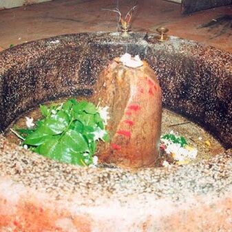 नशे में खंडित किया शिवलिंग, हंगामे के बाद ग्रामीणों ने की बाजार बंद करवाने की कोशिश