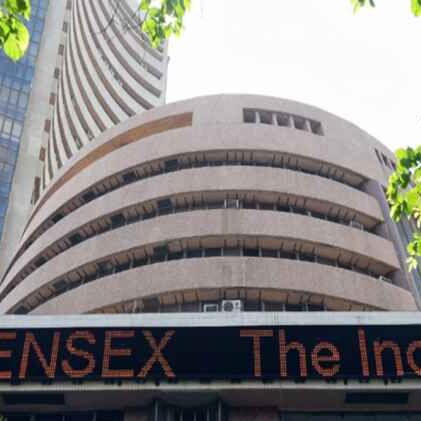सेंसेक्स 235 अंक उछलकर 37898 पर खुला, शेयर बाजार मजबूत शुरुआत सेंसेक्स 235 अंक उछलकर 37898 पर खुला, शेयर बाजार मजबूत शुरुआत