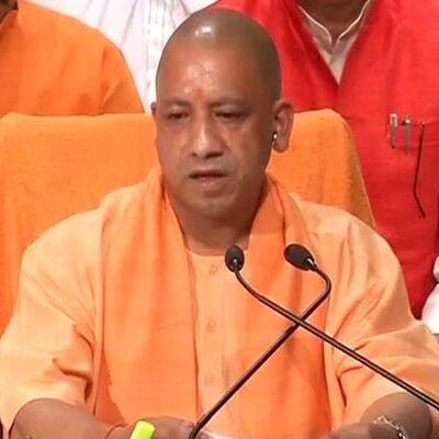 राम मंदिर के लिए योगी से मिलने पहुंचे महंत सुरेश दास, बोले- सरकार नहीं मानी तो 2019 पर हम सोचेंगे