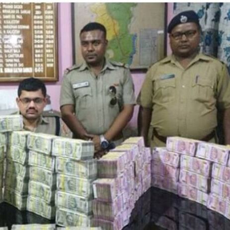 कभी साइकिल पर बेचता था गुटखा, चार करोड़ रुपये के साथ गिरफ्तार, एेसे बनाई अकूत संपत्ति