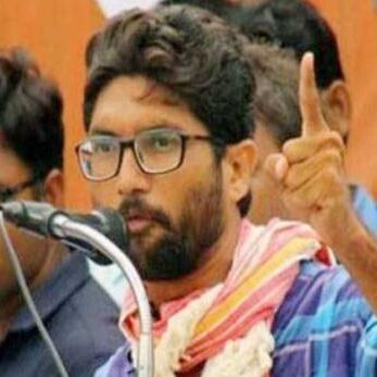 LIVE: रोक के बावजूद रैली करने पर अड़े जिग्नेश, पार्लियामेंट स्ट्रीट के लिए रवाना