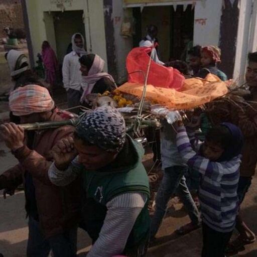 कुत्‍ते की मौत पर रो पड़ा पूरा गांव, सम्‍मान के साथ किया अंतिम संस्‍कार
