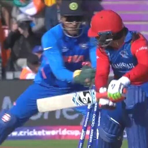 धोनी की शानदार स्टंपिंग, राशिद खान आउट और पलट गया पूरा मैच; धोनी की शानदार स्टंपिंग, राशिद खान आउट और पलट गया पूरा मैच;