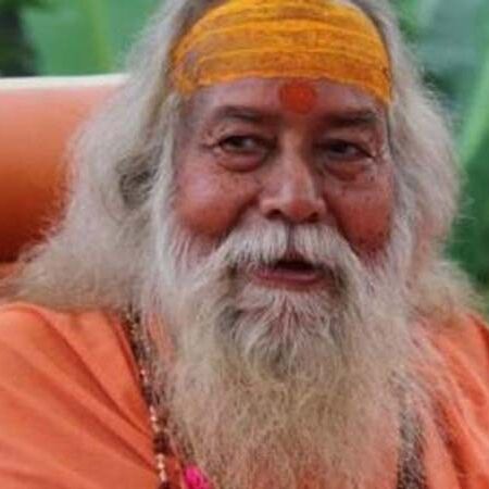 सुप्रीम कोर्ट का निर्देश: शंकराचार्य की गद्दी पर फिलहाल स्वामी स्वरूपानंद ही विराजमान माने जाएंगे सुप्रीम कोर्ट का निर्देश: शंकराचार्य की गद्दी पर फिलहाल स्वामी स्वरूपानंद ही विराजमान माने जाएंगे