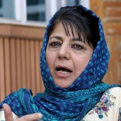 महबूबा मुफ्ती की बड़ी धमकी, पीडीपी को तोड़ने की कोशिश की तो कश्मीर में और सलाउद्दीन पैदा होंगे