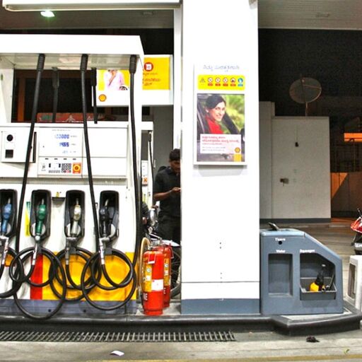 इस बार पेट्रोल ढाई नहीं पूरे 4 रुपये सस्ता करने का प्लान बना रही मोदी सरकार इस बार पेट्रोल ढाई नहीं पूरे 4 रुपये सस्ता करने का प्लान बना रही मोदी सरकार