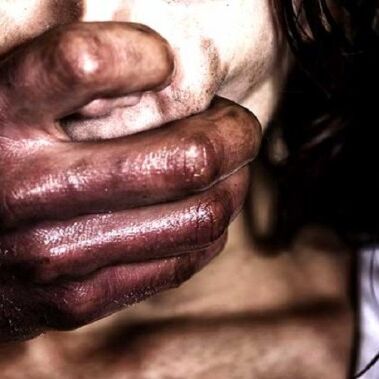 किशोरी को दो साल तक बंधक बनाकर दरिंदगी, देह व्यापार से इनकार पर कैंची से अंगुली काटी