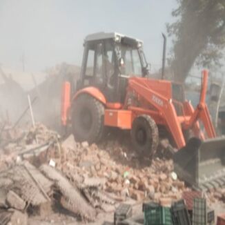 सालों पुरानी सब्जी मंडी ऐसे मिट्टी में मिल गई,