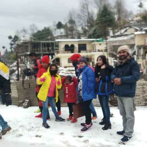 पहाड़ों ने ओढ़ी बर्फ की चादर, मैदानी इलाकों में शीतलहर से बढ़ी ठिठुरन