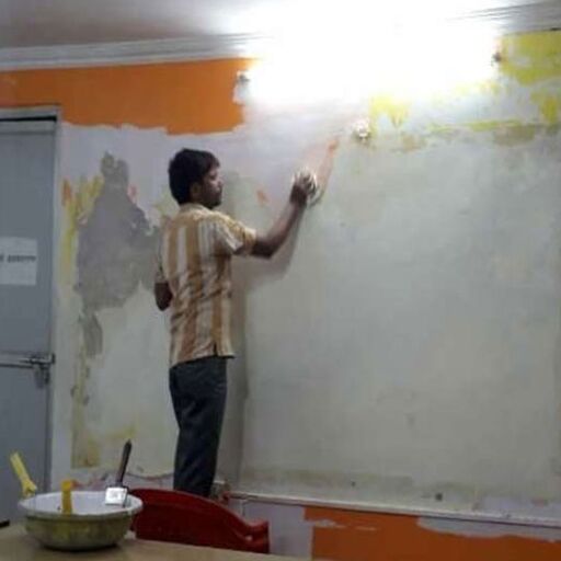 UP कांग्रेस मुख्यालय के मीडिया सेंटर का फिर से बदला रंग, भगवा से हुआ सफेद