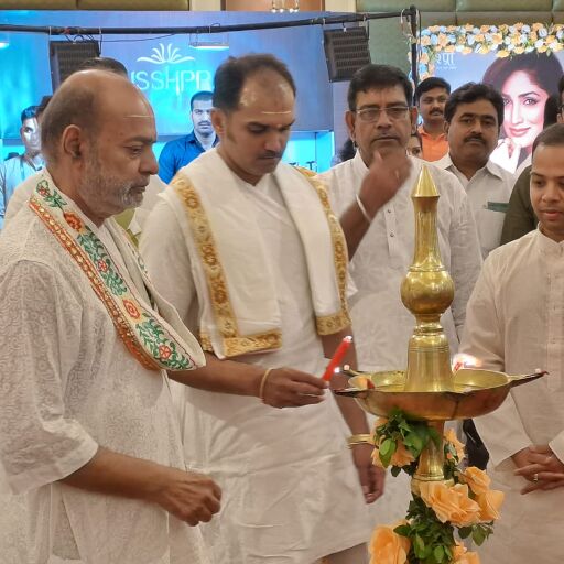 ऐश्प्रा जेम्स एंड ज्वेल्स का शोरूम वाराणसी में शीघ्र खोलने के वचन के साथ इनाया ज्वेलरी एग्जीबिशन का समापन