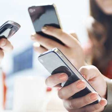 बड़ी स्क्रीन वाले स्मार्टफोन को एक हाथ से इस्तेमाल करने के लिए अपनाएं ये टिप्स