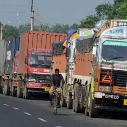 जीएसटी लागू होने के बाद ज्यादा दूरी नाप रहे ट्रक, चुंगी खत्म होने से बढ़ी ट्रकों की रफ्तार