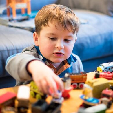 इस क्रिसमस बच्चों को प्लास्टिक के खिलौने दिलाने में बरतें सावधानी