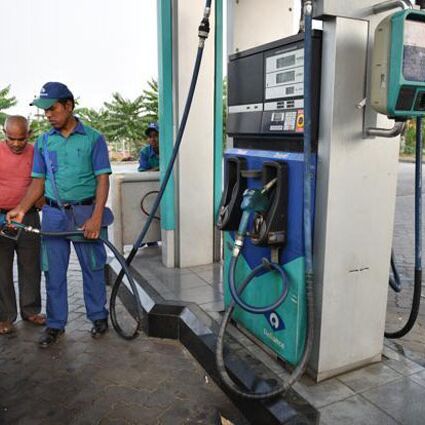 लगातार 10वें दिन पेट्रोल के रेट में गिरावट डीजल हुआ अब सस्ता